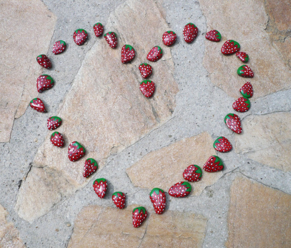 fraises-peinture-sur-cailloux.jpg