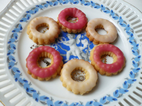 biscuit-donut-glacage-rose-sucre-glace.jpg