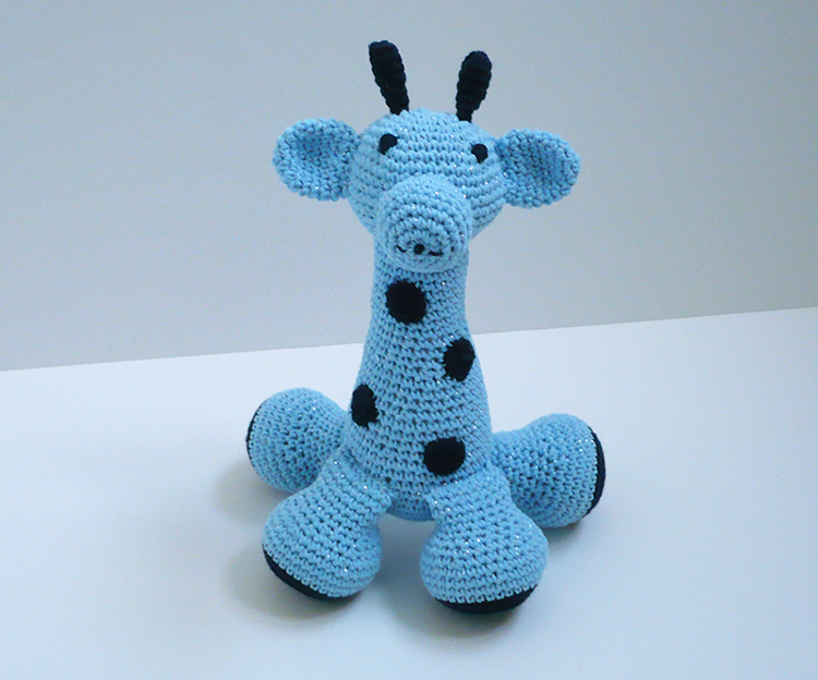 girafe crochet bleu